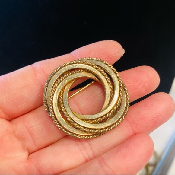 Vintage Estate Winard 12kt Gold Filled Circular Wreath Round Pin Brooch - Picture 2 of 4